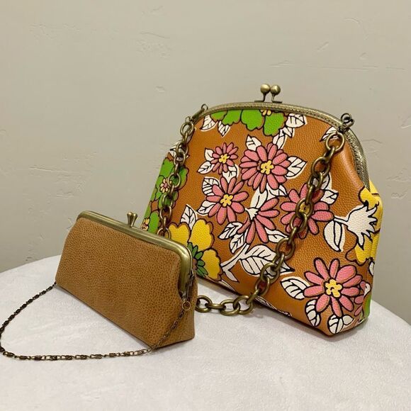 Vintage Style Handcrafted Genuine Leather Floral Printed Kisslock Handbag Set - Picture 3 of 16